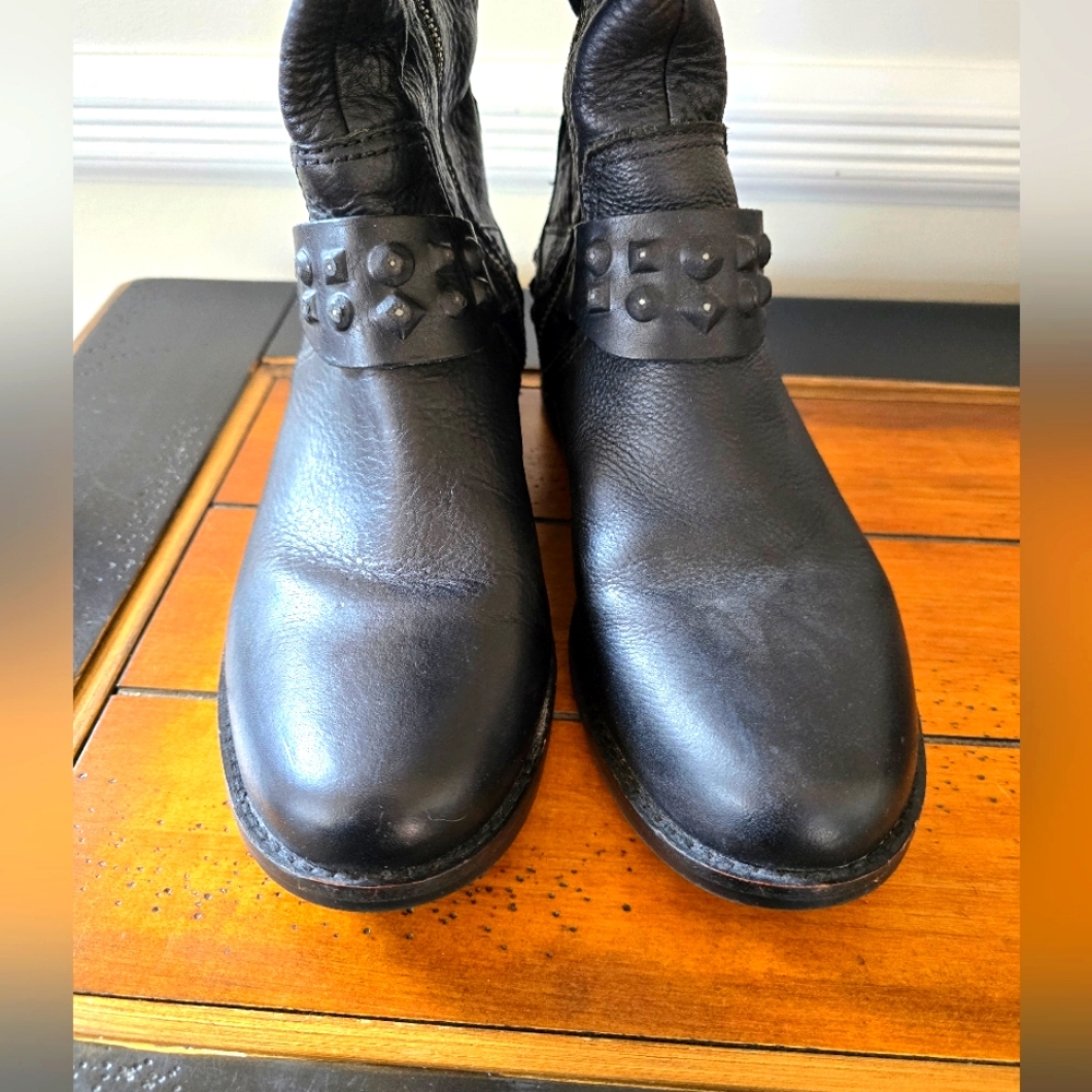 UGG Australia Dayle Leather Studded Boots - Picture 5 of 13